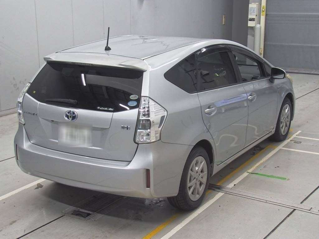 2011 Toyota Prius alpha ZVW41W[1]