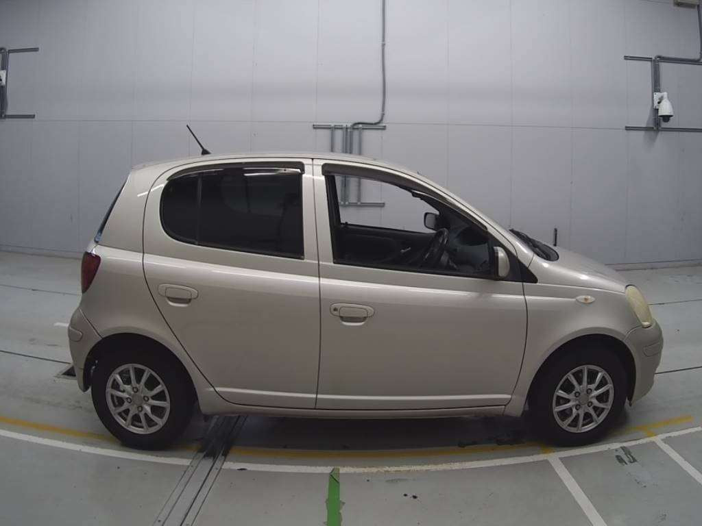 2004 Toyota Vitz SCP13[2]