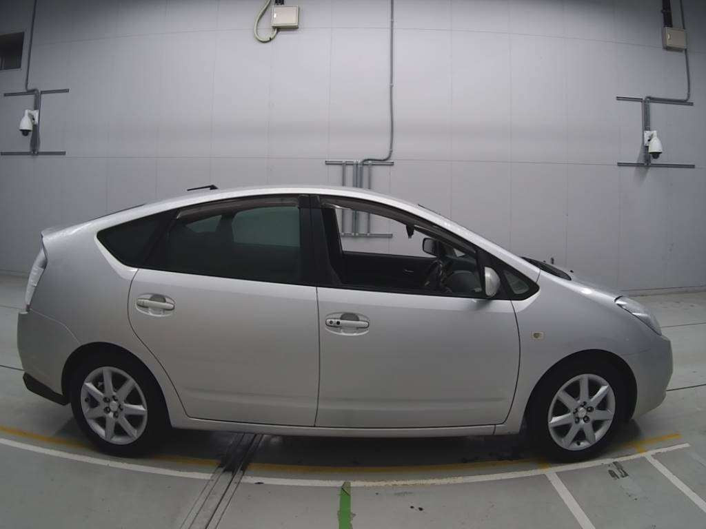 2005 Toyota Prius NHW20[2]