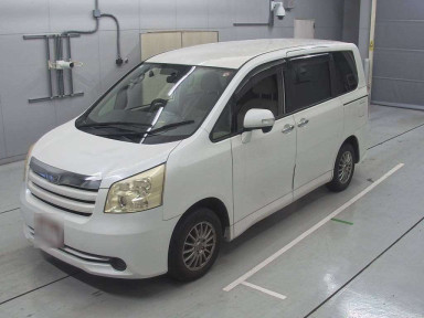 2010 Toyota Noah