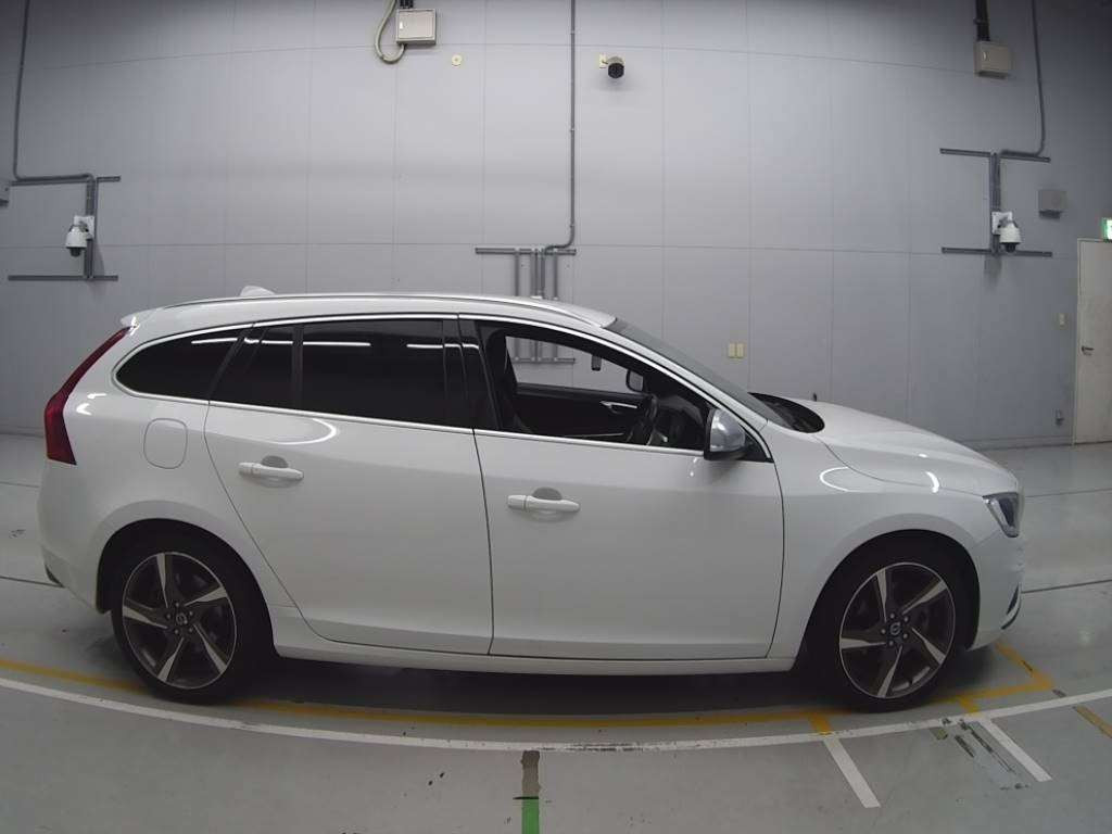 2013 Volvo V60 FB4164T[2]