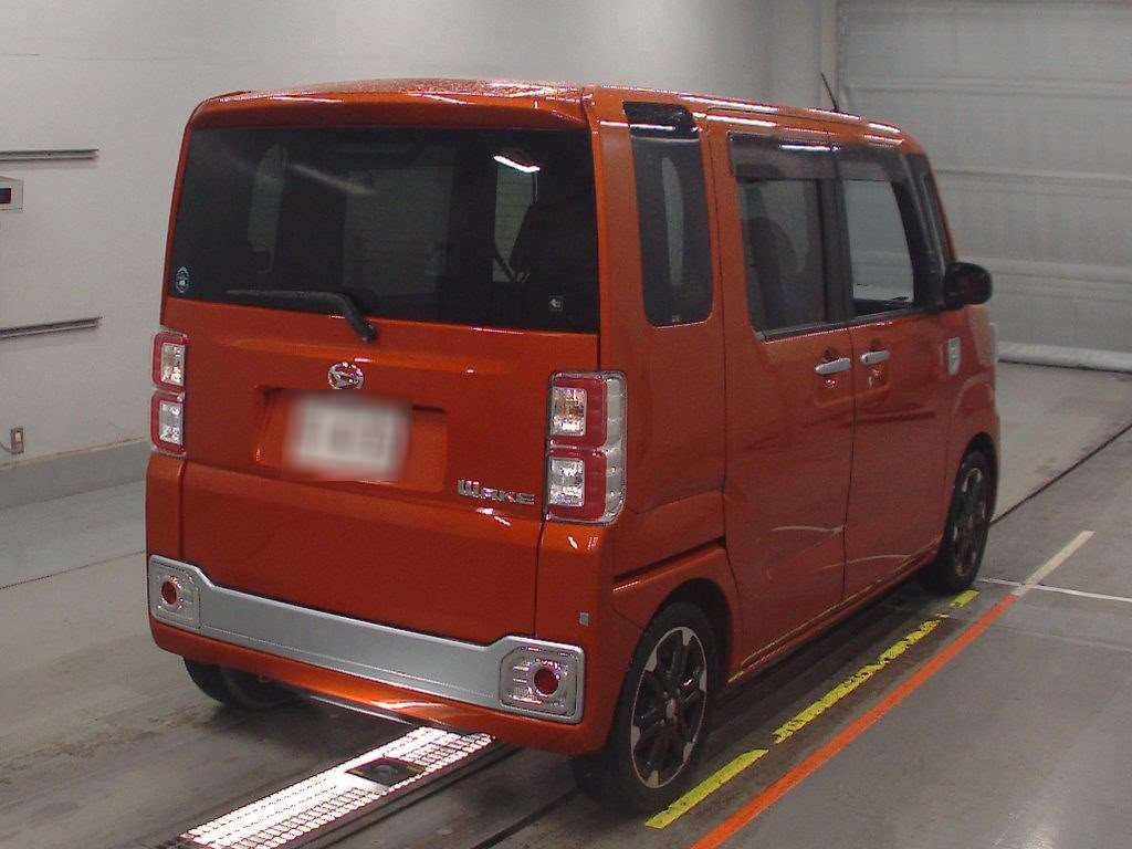 2015 Daihatsu Wake LA700S[1]