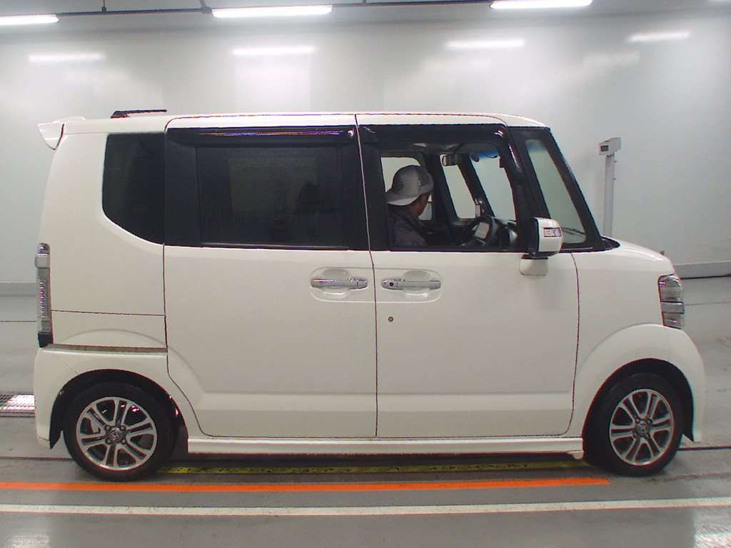 2016 Honda N-BOX CUSTOM JF1[2]