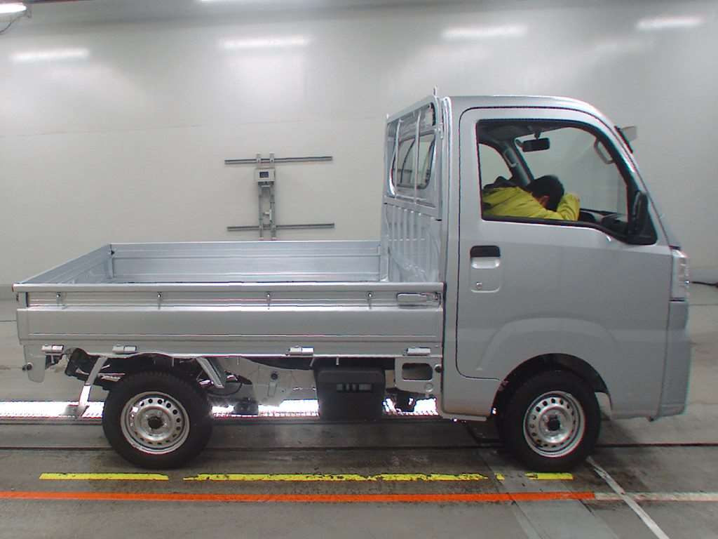 2024 Daihatsu Hijet Truck S510P[2]