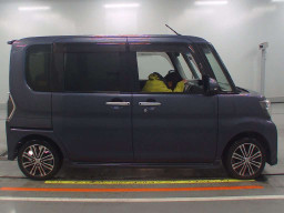 2018 Daihatsu Tanto Custom