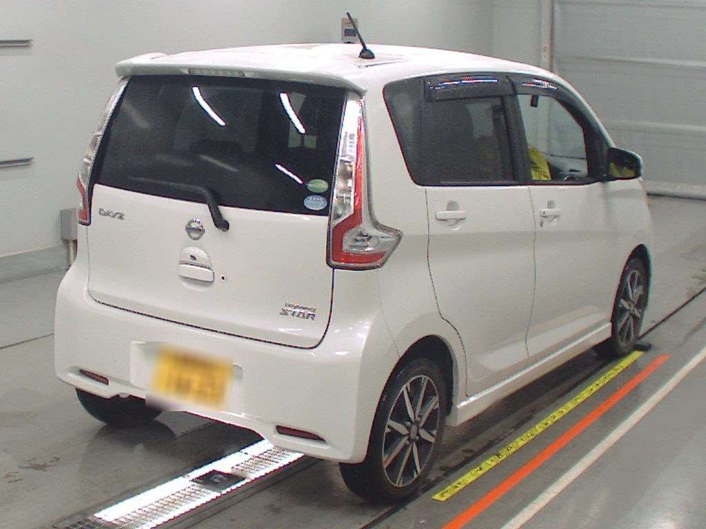 2016 Nissan DAYZ B21W[1]