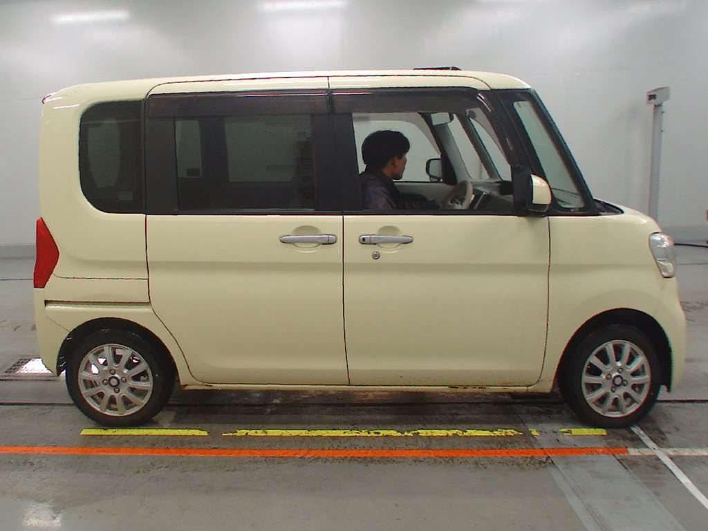 2013 Daihatsu Tanto LA600S[2]