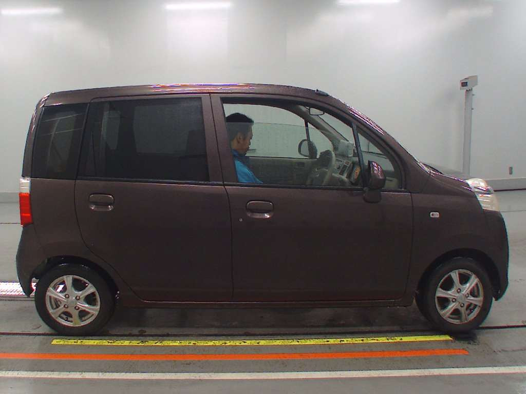 2011 Honda Life JC1[2]