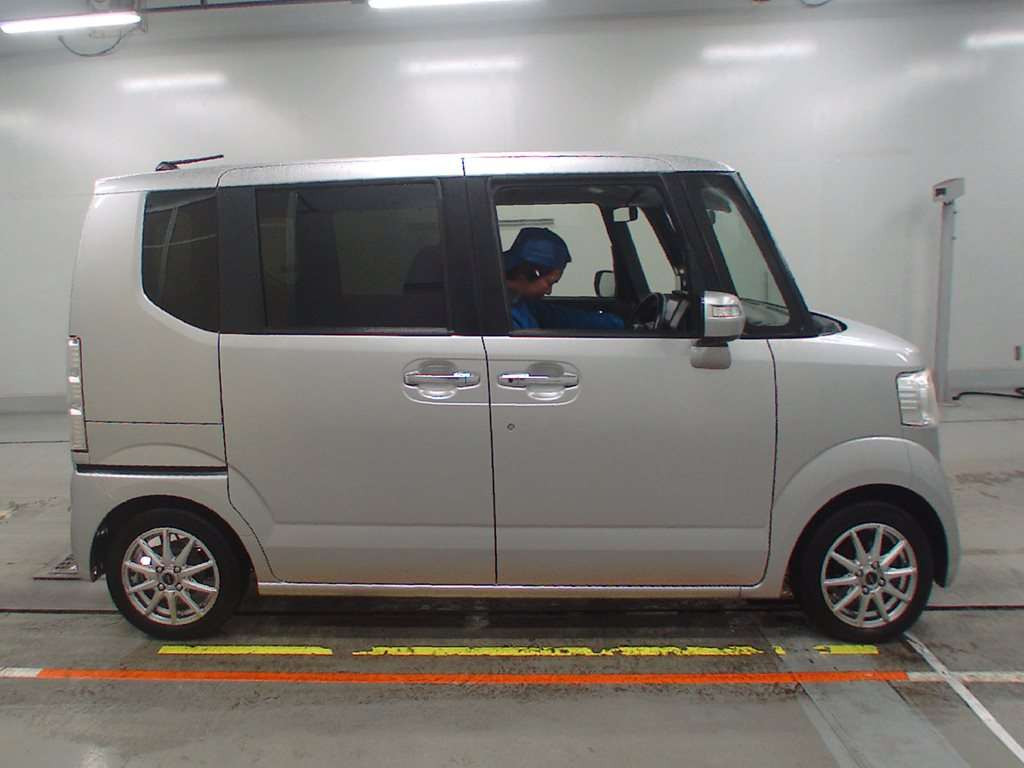 2016 Honda N-BOX JF1[2]