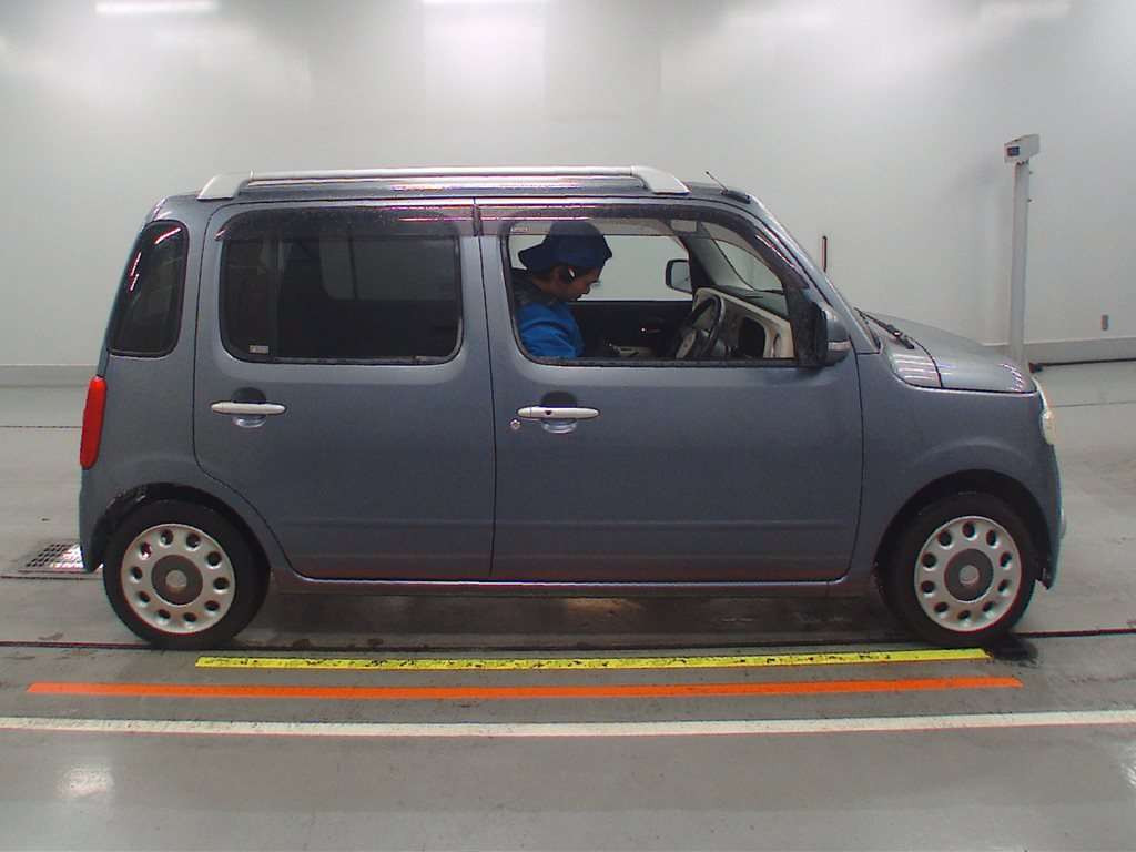 2010 Daihatsu Mira Cocoa L675S[2]