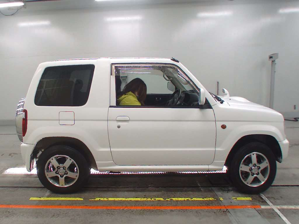 2006 Mitsubishi Pajero Mini H58A[2]