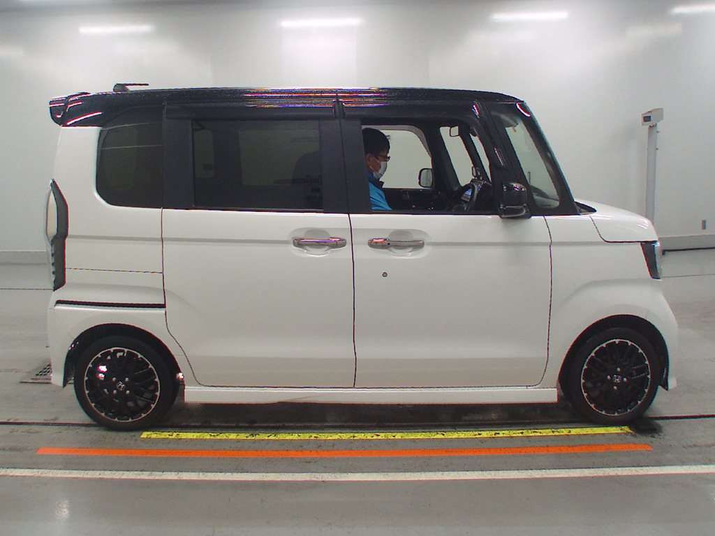 2022 Honda N-BOX CUSTOM JF4[2]