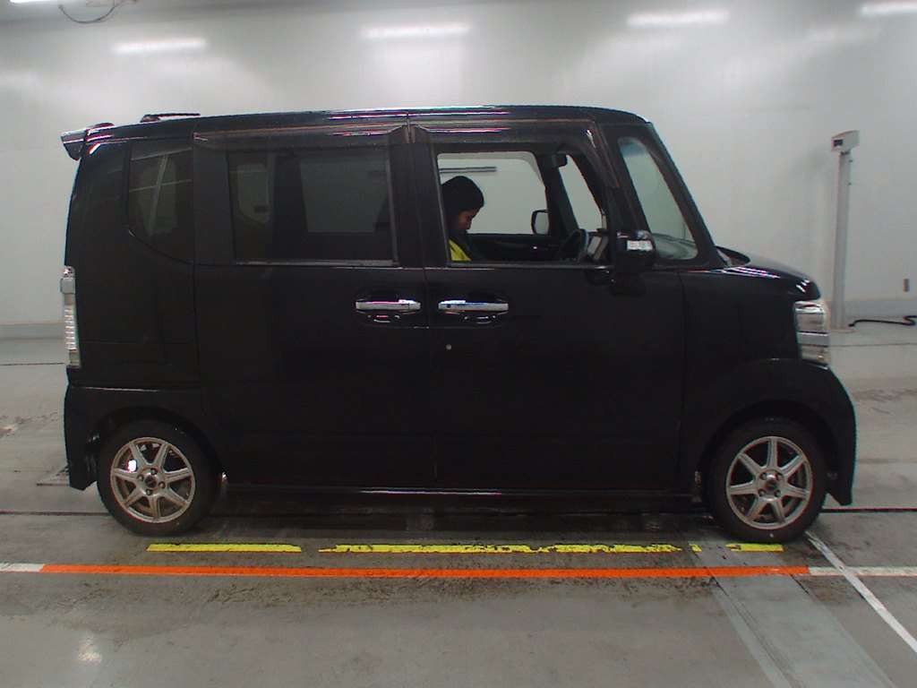 2011 Honda N-BOX CUSTOM JF1[2]