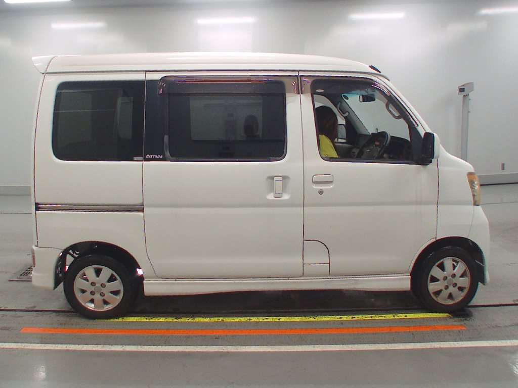 2008 Daihatsu Atrai Wagon S321G[2]