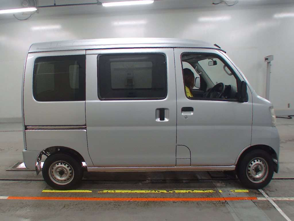 2016 Daihatsu Hijet Cargo S321V[2]