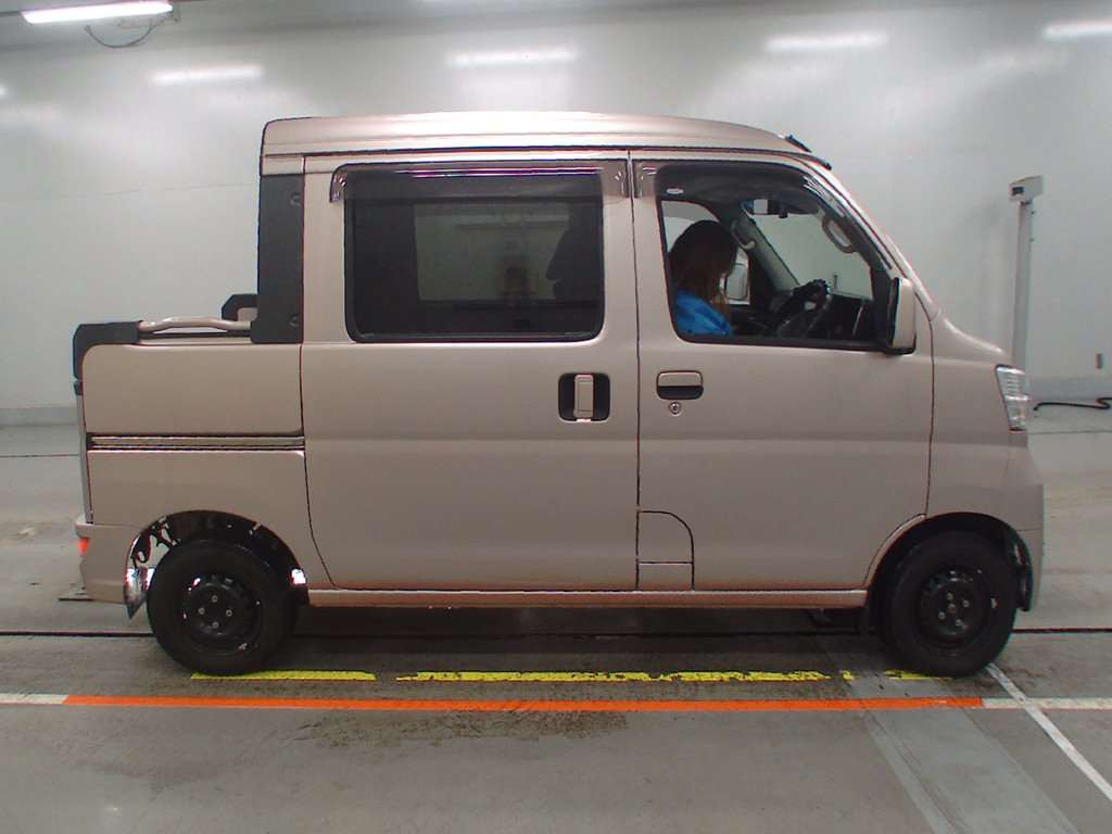 2021 Daihatsu Hijet Cargo S331W[2]