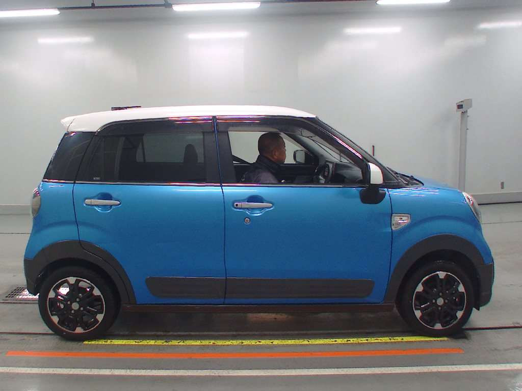 2016 Daihatsu Cast LA250S[2]