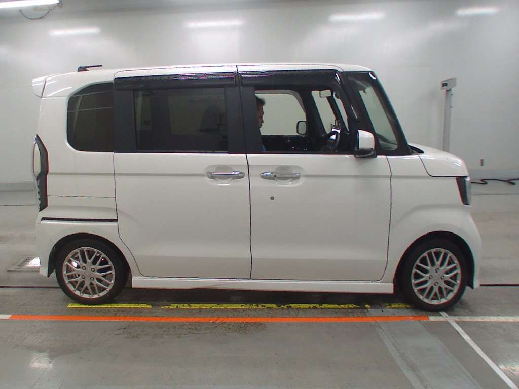 2023 Honda N-BOX CUSTOM JF3[2]