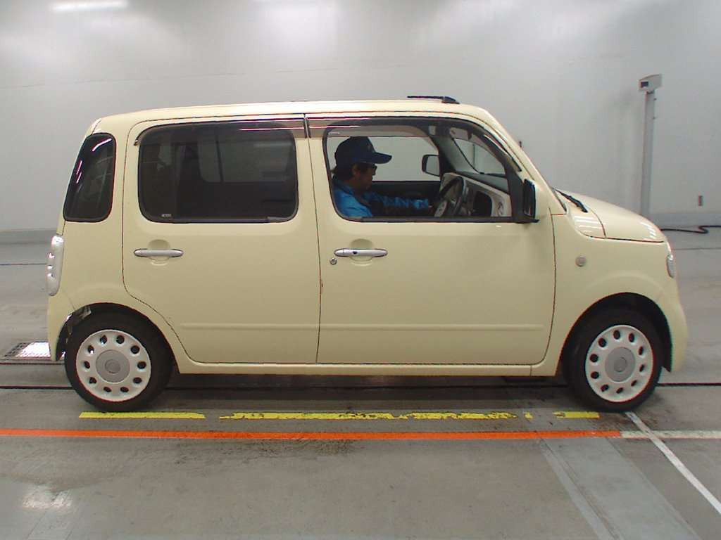 2016 Daihatsu Mira Cocoa L675S[2]