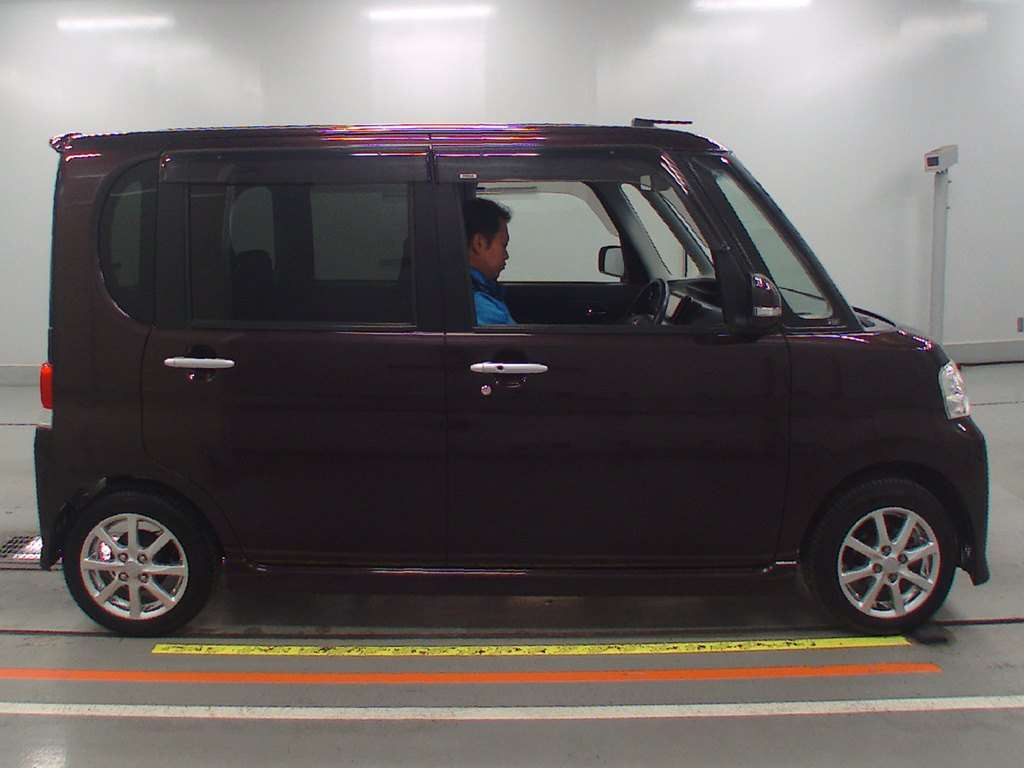 2013 Daihatsu Tanto L375S[2]