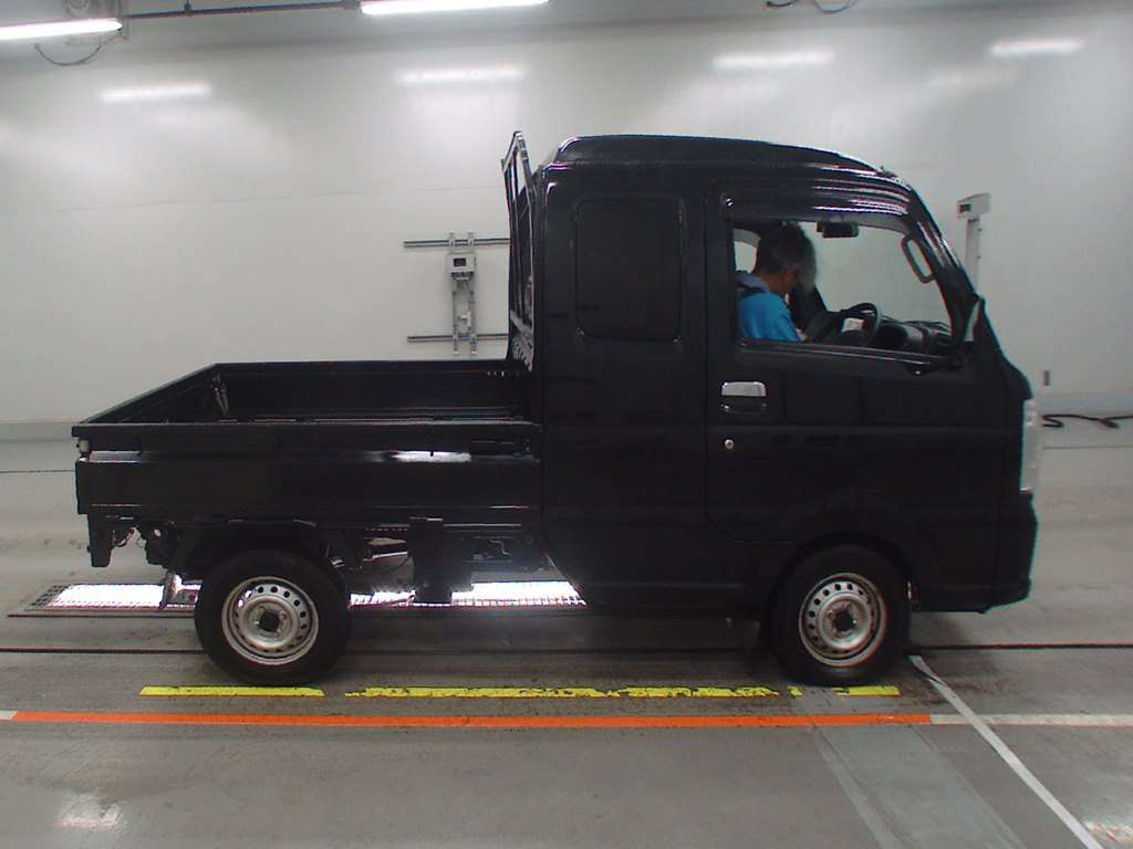 2019 Suzuki Carry Truck DA16T[2]