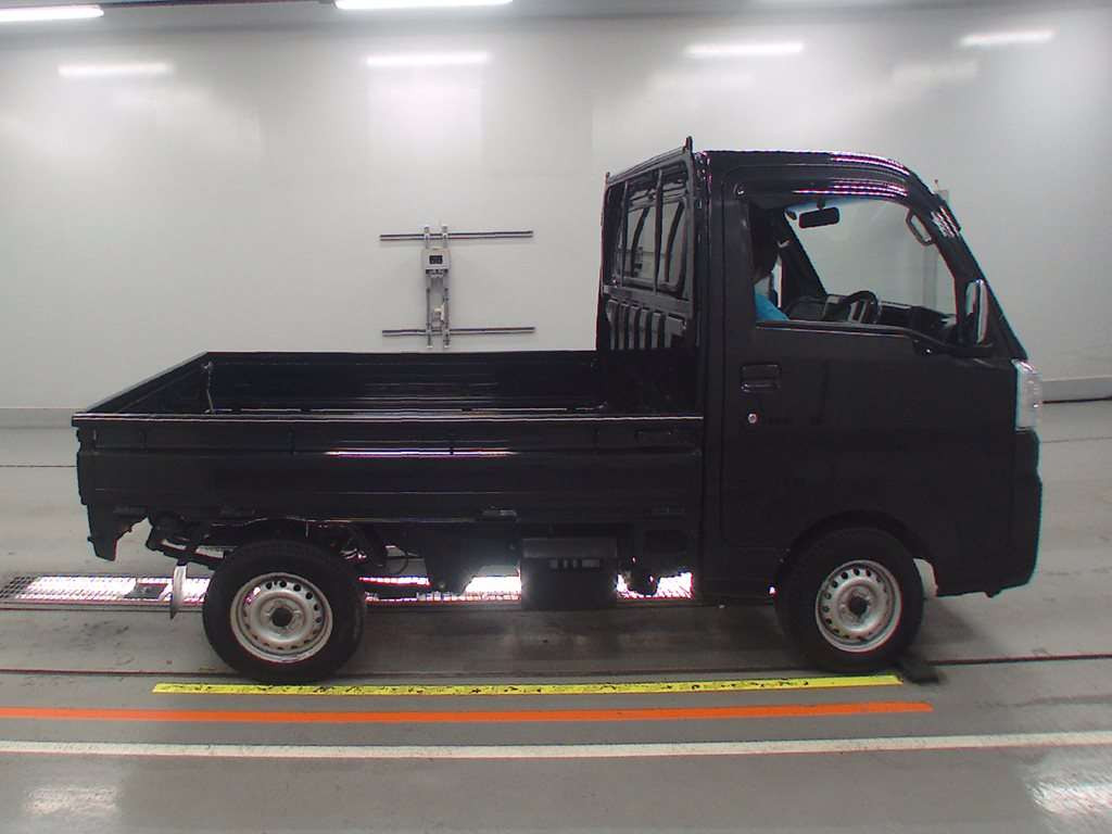 2021 Daihatsu Hijet Truck S500P[2]