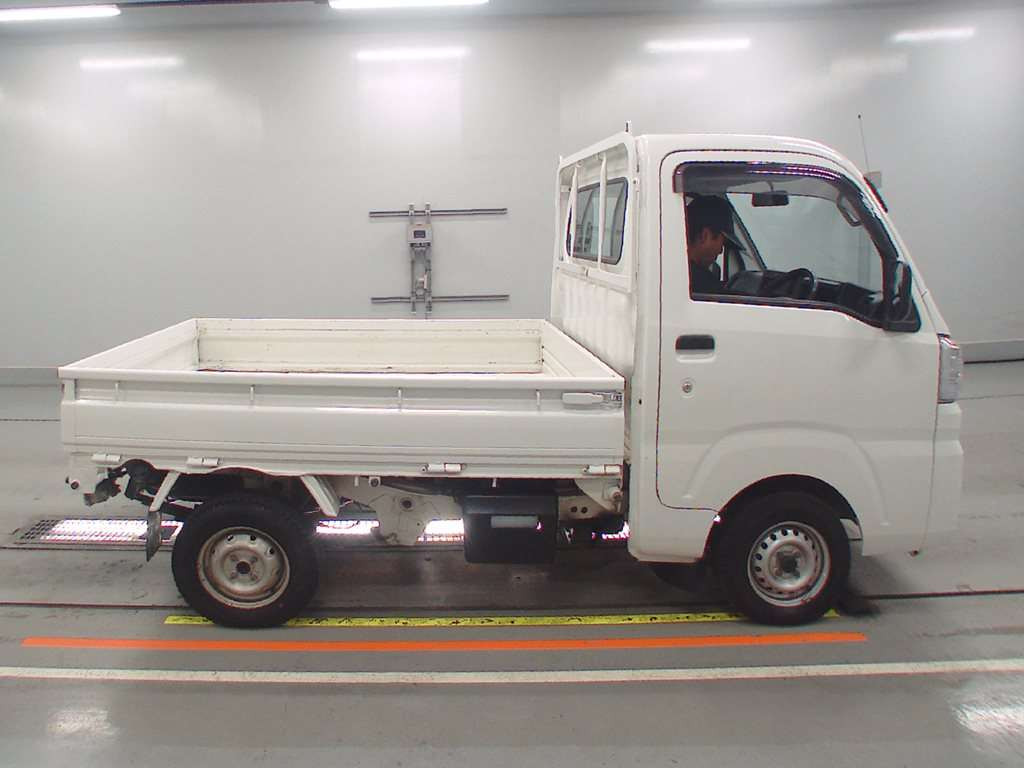 2016 Daihatsu Hijet Truck S510P[2]