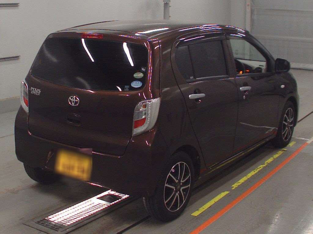 2016 Toyota Pixis Epoch LA300A[1]