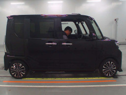 2023 Daihatsu Tanto Custom