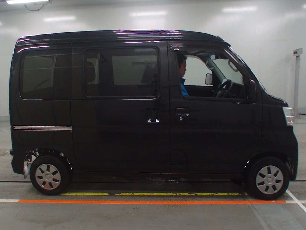 2021 Daihatsu Hijet Cargo S321V[2]