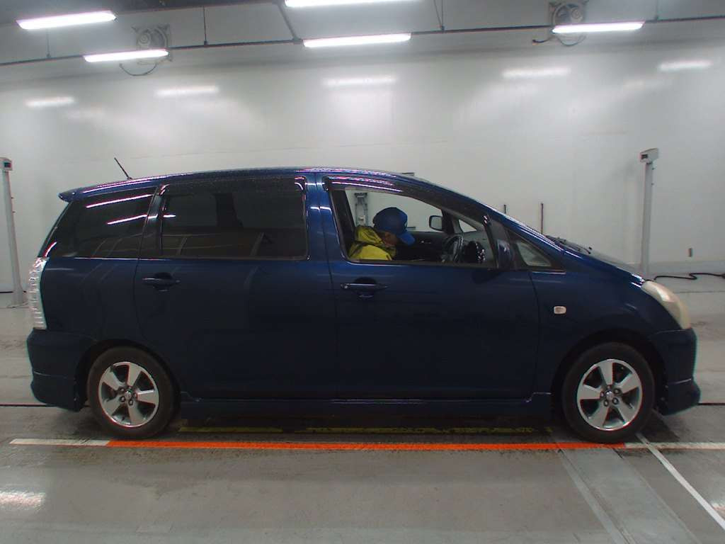 2004 Toyota Wish ZNE10G[2]