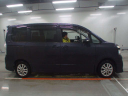 2010 Toyota Voxy