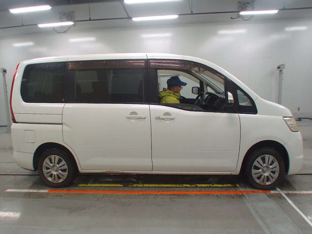 2008 Nissan Serena C25[2]