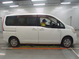 2008 Nissan Serena