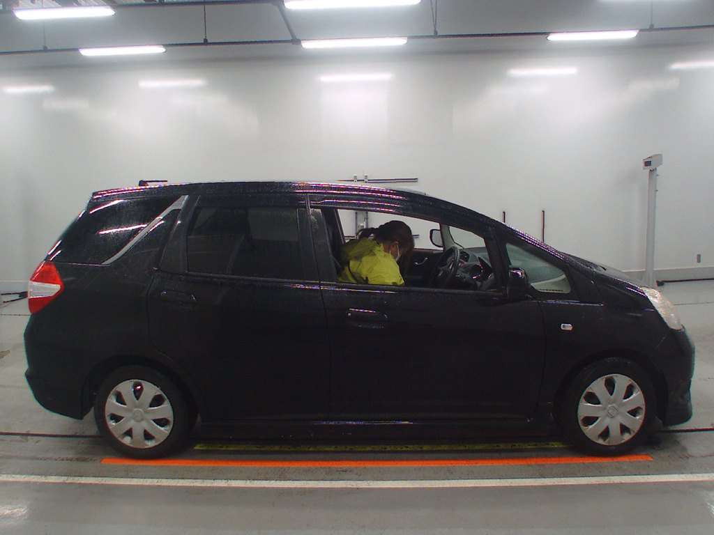 2011 Honda Fit Shuttle GG7[2]