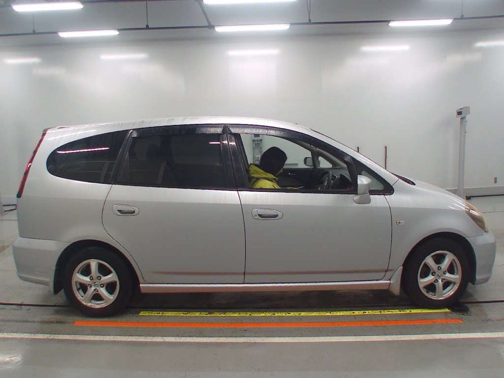 2004 Honda Stream RN3[2]