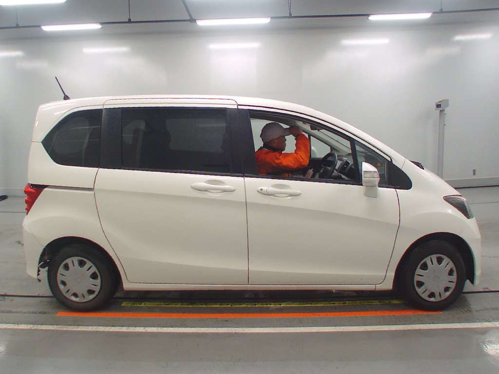 2010 Honda Freed GB3[2]