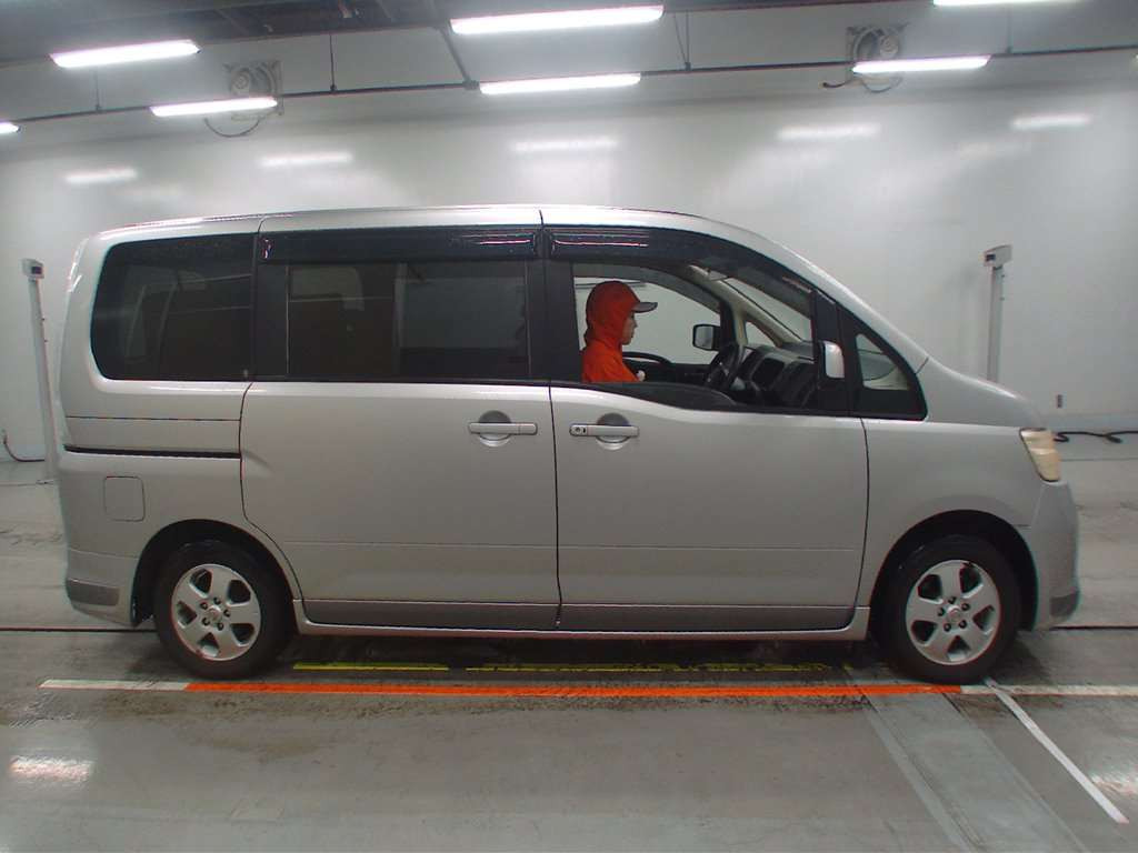 2006 Nissan Serena C25[2]