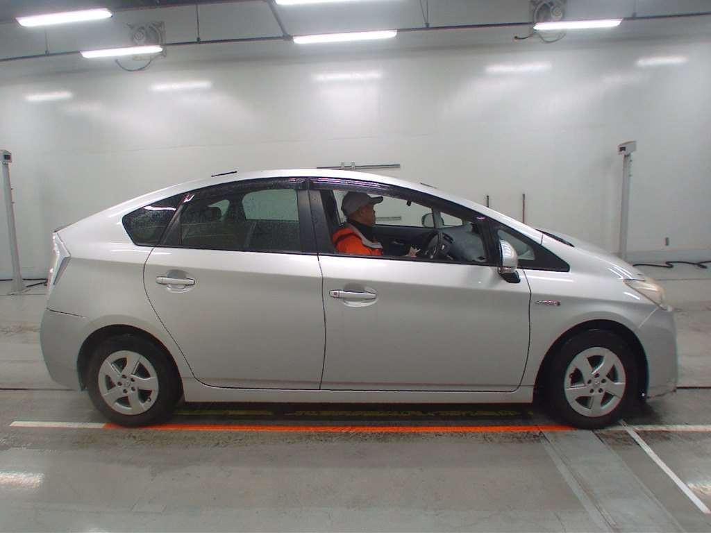 2011 Toyota Prius ZVW30[2]