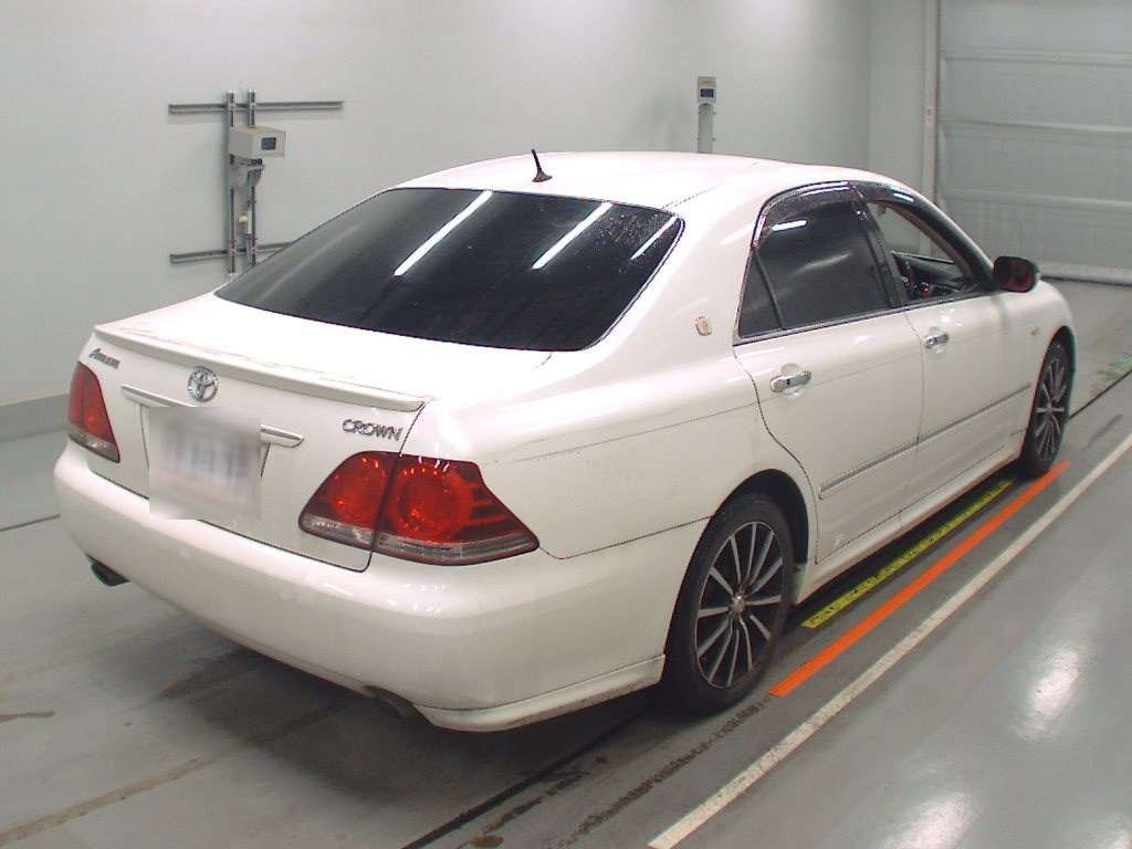 2005 Toyota Crown GRS180[1]