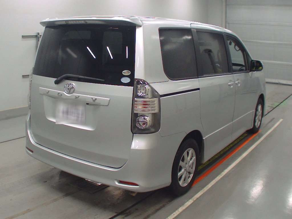 2009 Toyota Voxy ZRR70W[1]