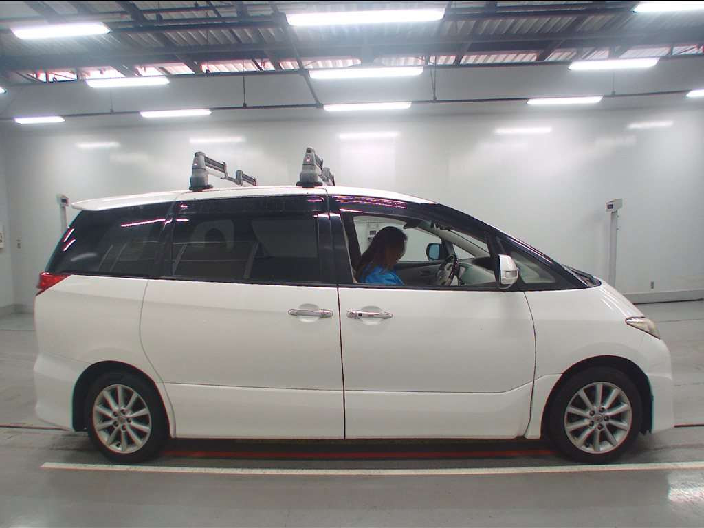 2010 Toyota Estima ACR50W[2]