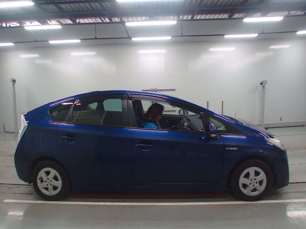 2010 Toyota Prius ZVW30[2]