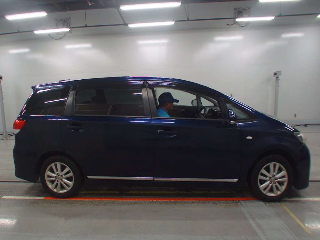 2011 Toyota Wish ZGE20W[2]