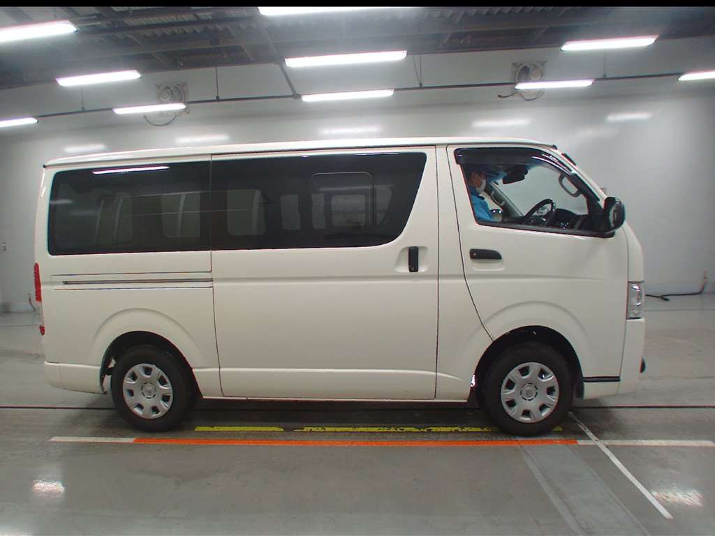 2020 Toyota Hiace Van TRH200V[2]