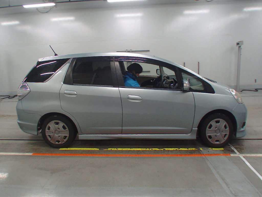 2012 Honda Fit Shuttle Hybrid GP2[2]