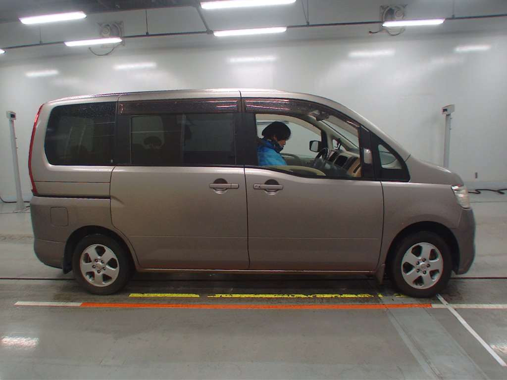 2006 Nissan Serena C25[2]