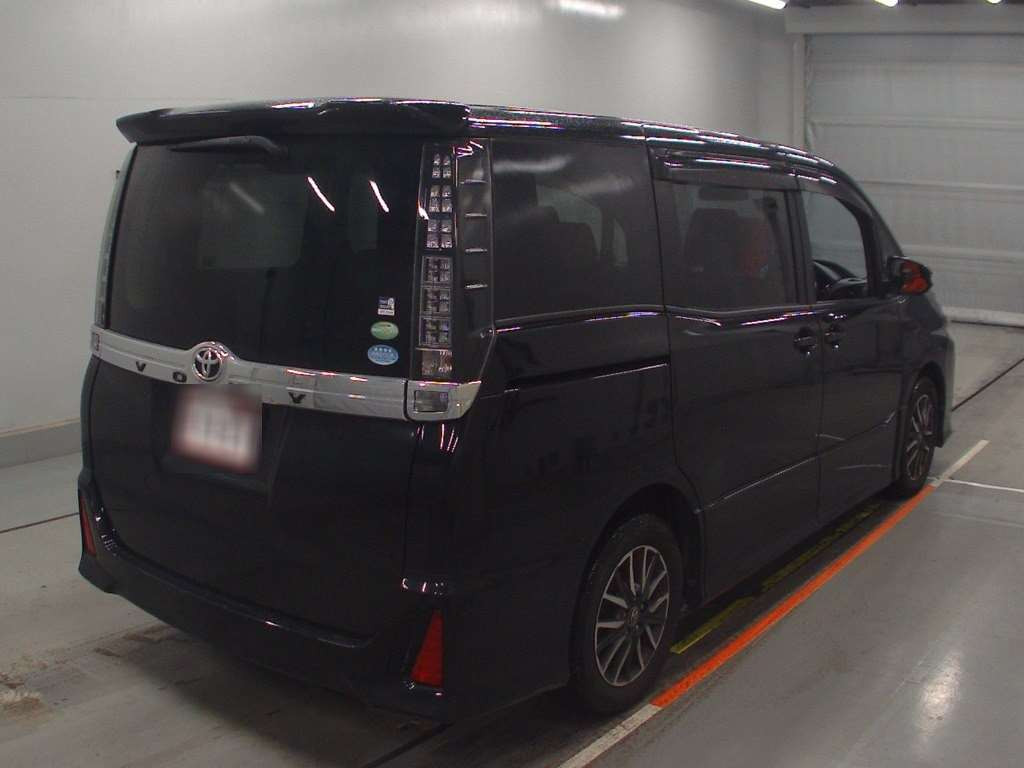 2014 Toyota Voxy ZRR80W[1]