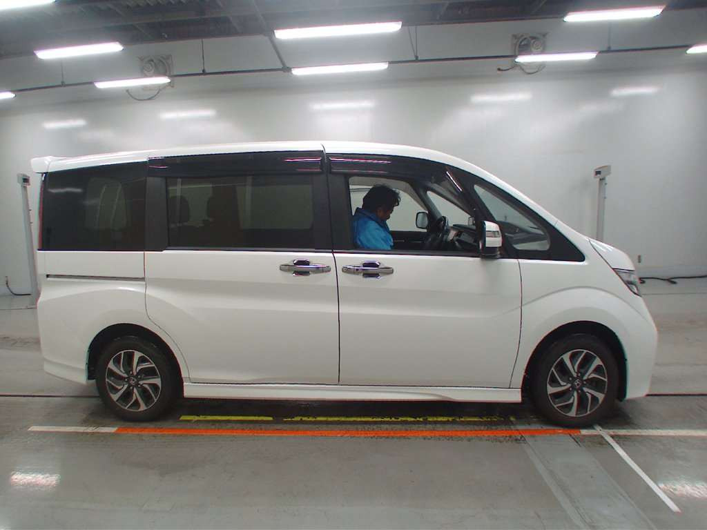 2017 Honda Step WGN Spada RP4[2]