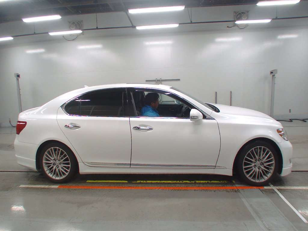 2009 Lexus LS USF40[2]